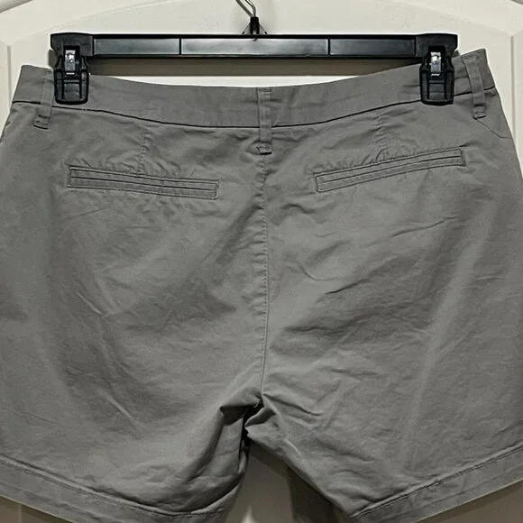 Y2K Preppy Old Navy Size 6 5" Grey Mid Rise Chino Casual Shorts - Picture 5 of 9